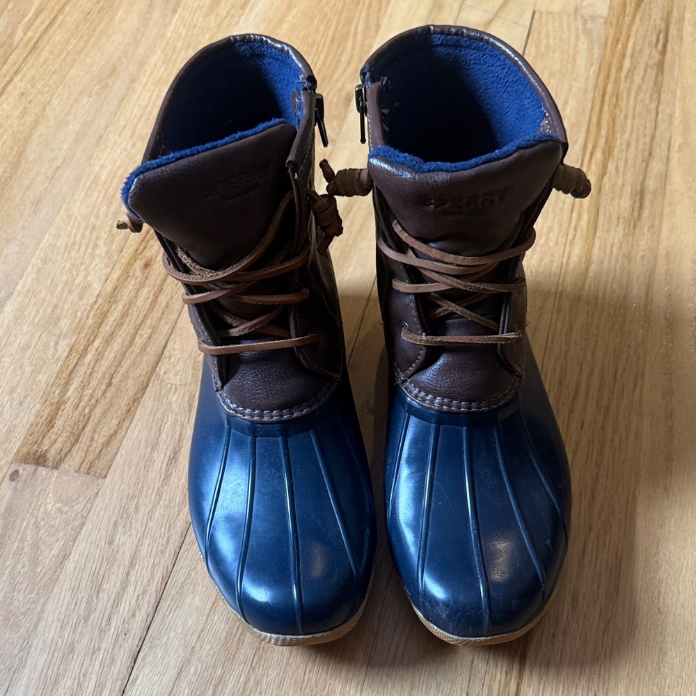 Sperry Navy and Chocolate Duck Boots Youth size 6